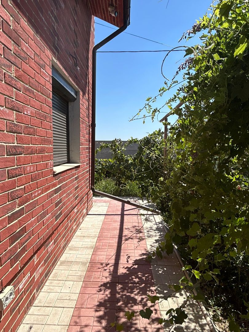 Vanzare vila rustica - 250 mp - Frumusani - Poză 4