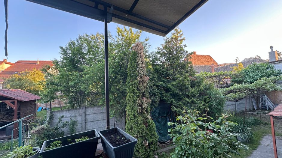 Apartament la casa 76 mp utili terasa curte si pivnita zona Lupeni - Poză 12