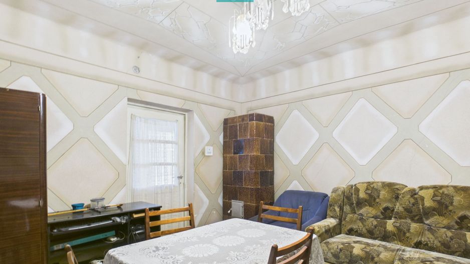 Casa în Cuvin la poalele dealului - Poză 6