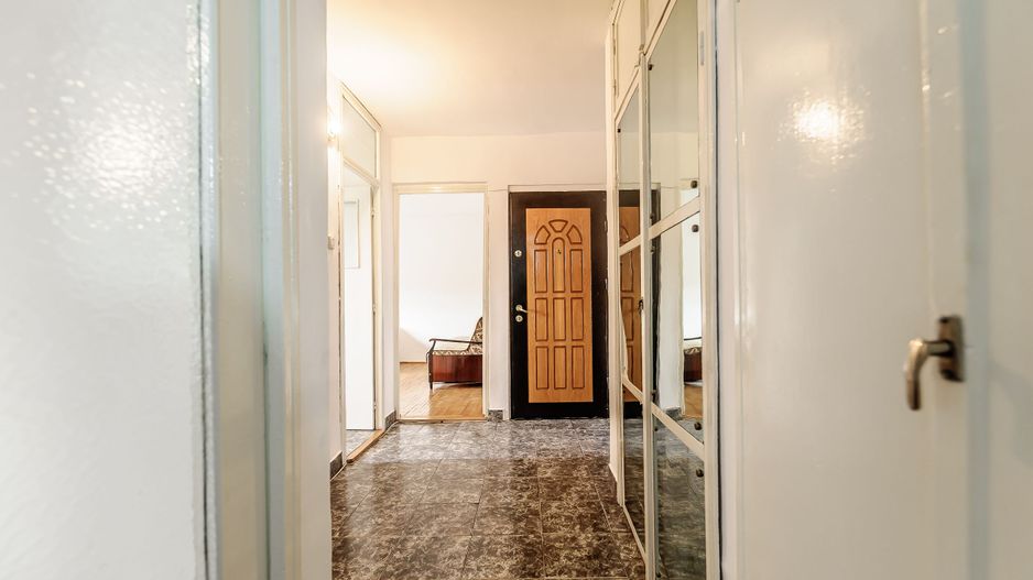 De vânzare apartament 2 camere decomandat lângă malul Mureșului - Poză 1