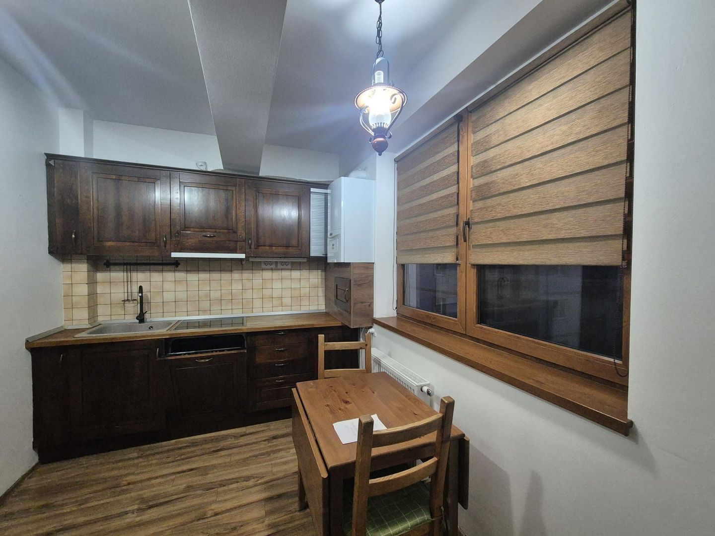 Bloc nou, sectiune mare, apartament 3 camere cu semineu, terasă mare si garaj - Poză 16
