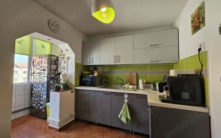 Apartament 3 camere Soarelui amenajat - Poză 4