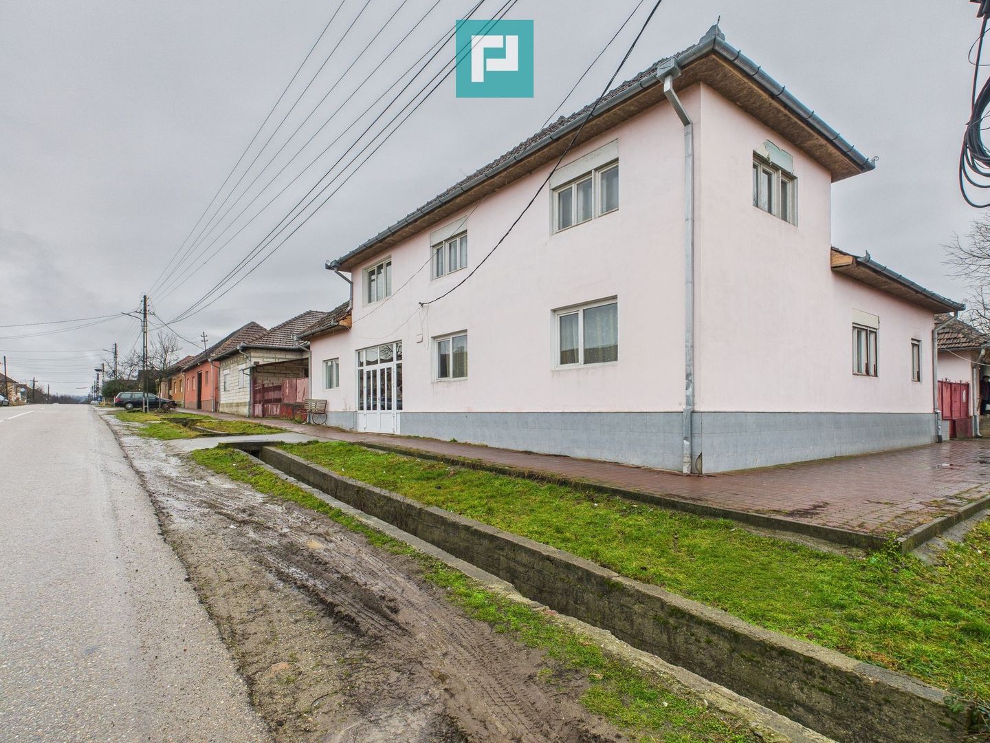 Casă modernă P+1, cu magazin, lângă orașul Sebiș - Poză 18