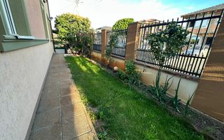 Casă premium cu panouri solare, stație EV, anexă locuibilă și grădină - Poză 21