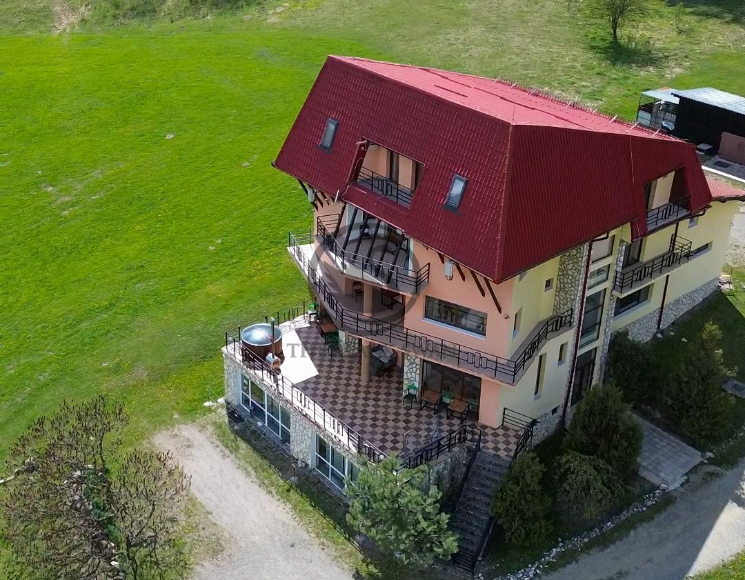 Pensiune la cheie de vanzare | 10 camere | Sacele, Brasov |Comision 0% - Poză 2