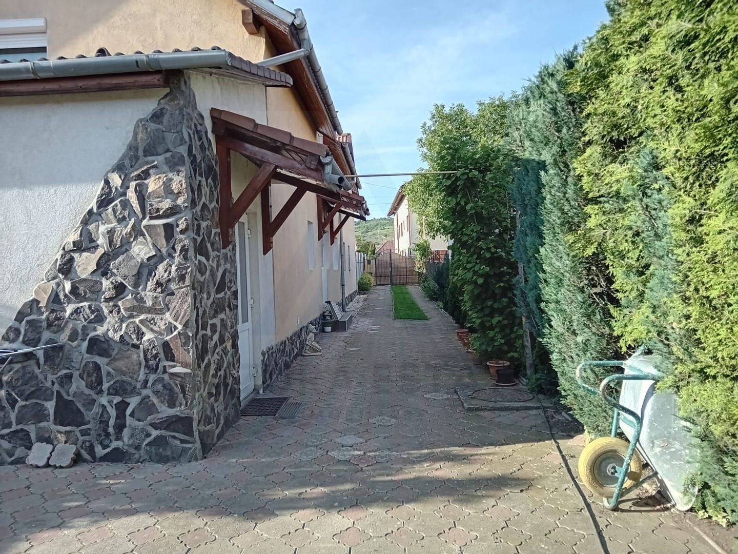 Casa cu etaj 113 mp utili curte libera 350mp garaj cu pod Gusterita - Poză 5