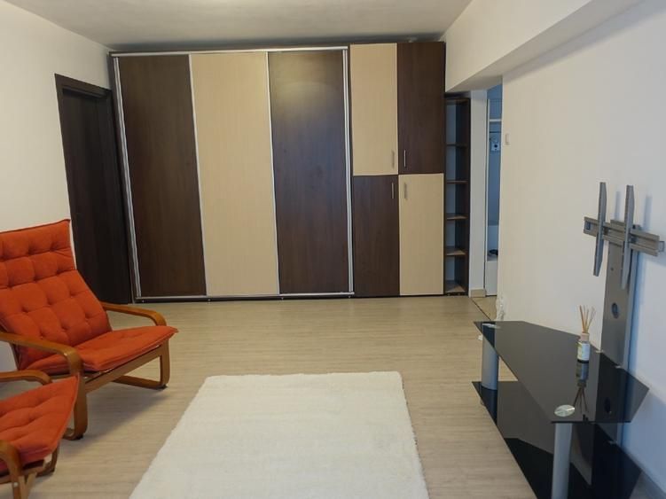 Apartament 3 camere renovat Bd. Iuliu Maniu – zona Piața Veteranilor, - Poză 2