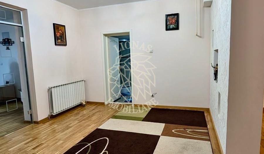 Casa 6 camere 244 mp+ Spatiu Comercial- teren 500 mp-Zona Han - Poză 13