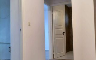 De vanzare apartament cu 2 camere, port, parter, 75.000 euro - Poză 5