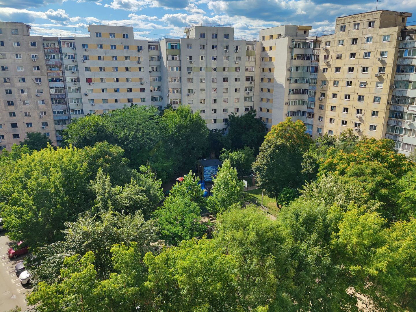 Locatie excelenta, la cateva minute de metrou si centre comerciale - Poză 1