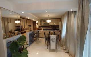 Casa de vanzare cu spatiu comercial la parter - Poză 2