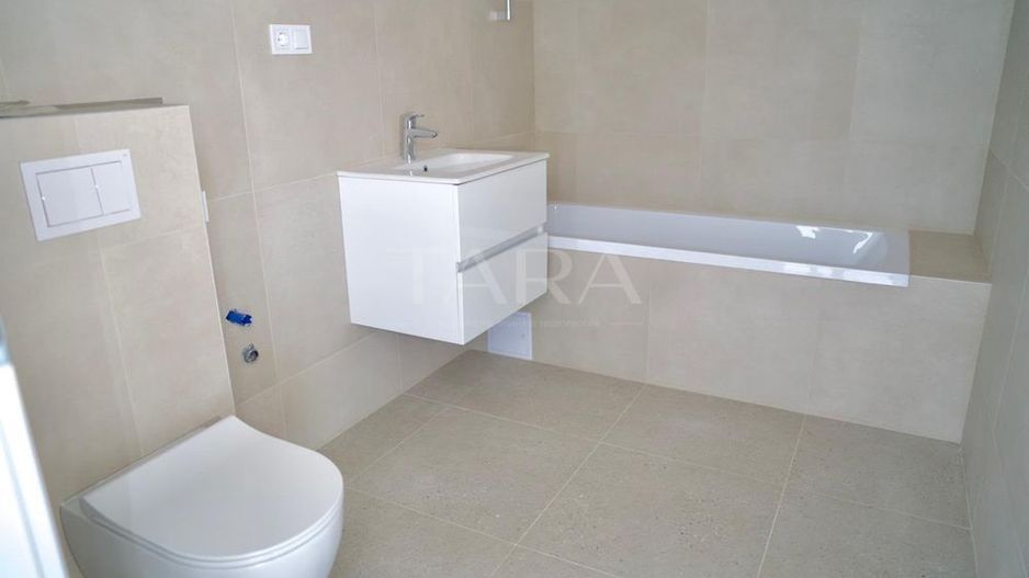 Apartament cu 2 camere, parcare subterană inclusă – Apahida - Poză 3