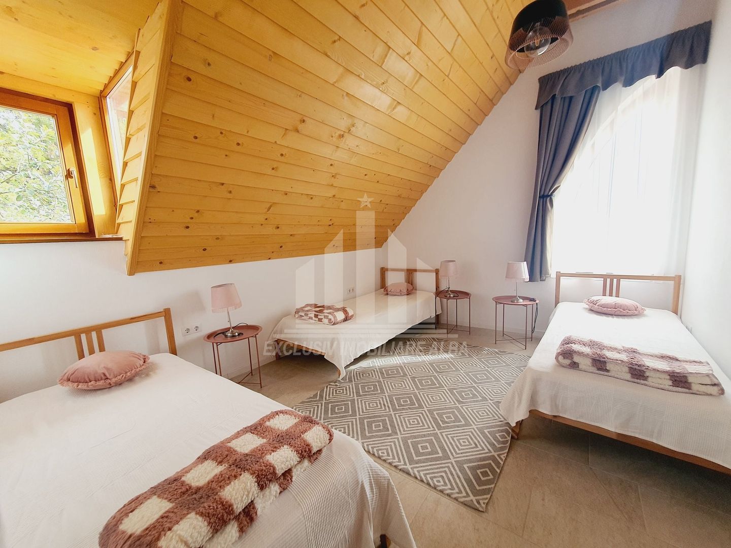 Inchiriez apartament la vila în Aiud - Poză 7