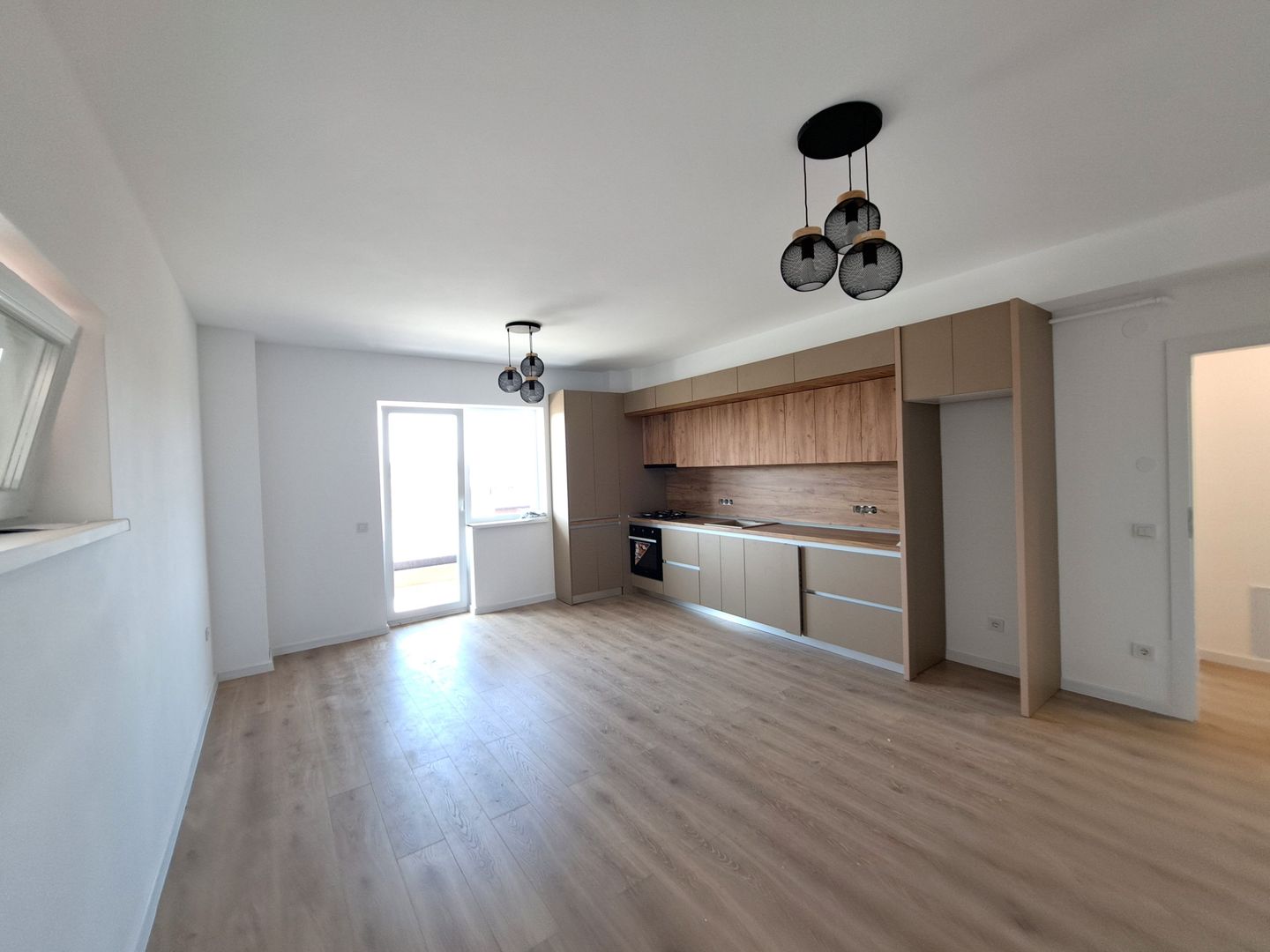 Apartament 3 camere Sibiu - bloc cu lift, parcare subterana - Poză 1