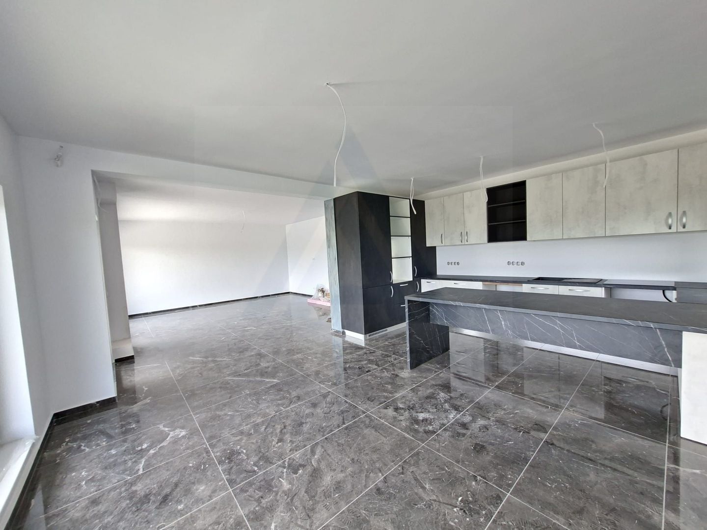 Casă moderna premium 195 mp utili cu garaj și teren 815 mp în Selimbar - Poză 3