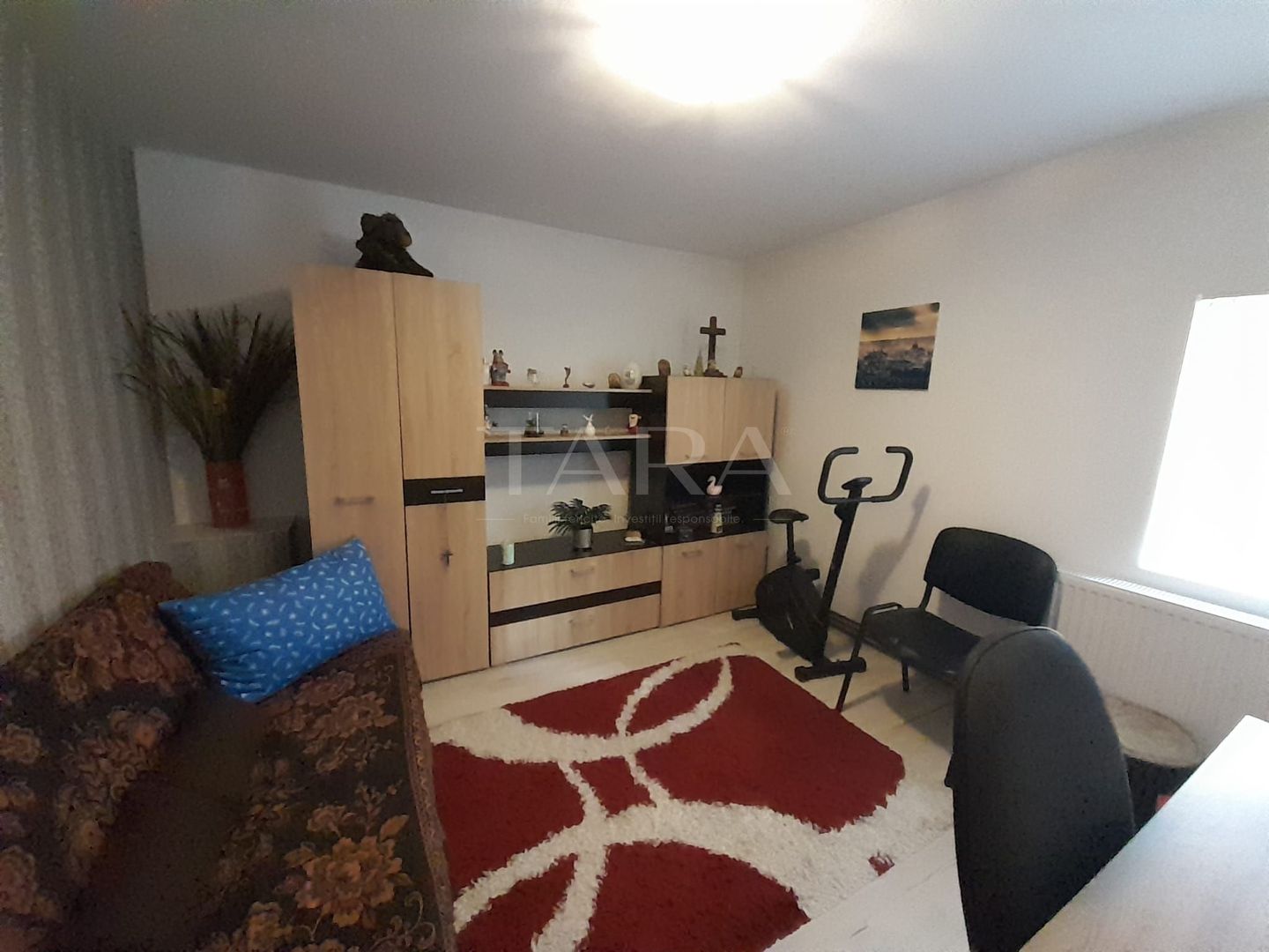 Vanzare apartament la curte comuna in zona centrala - Poză 4