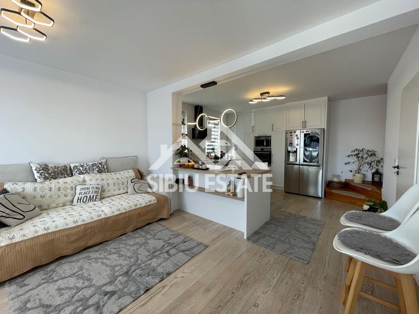 Casa cvadruplex de vanzare 4 camere, 2 locuri de parcare - Poză 4