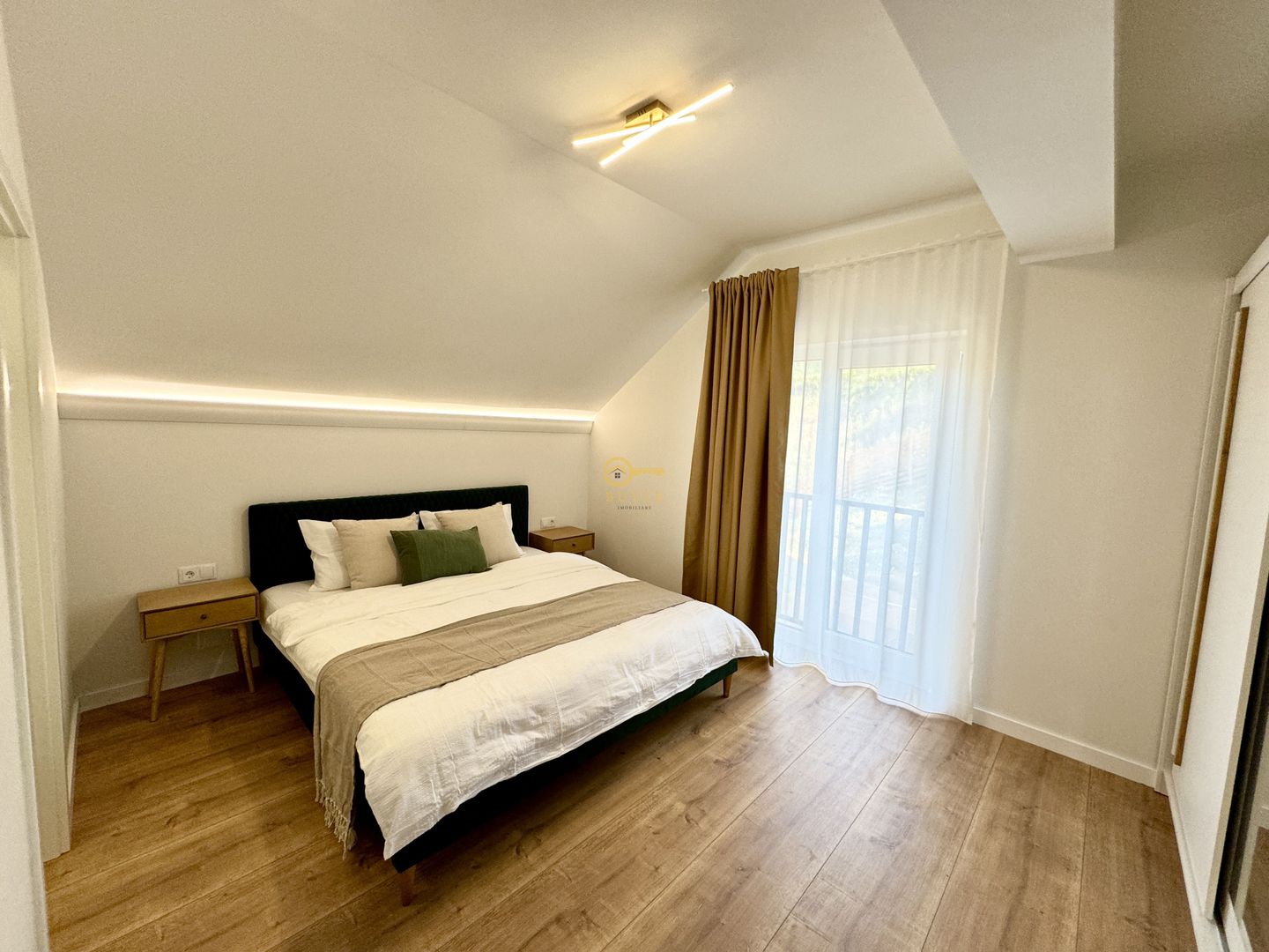 Casa noua, mobilata si utilata- Panorama catre munti- Teren 714mp - Poză 13