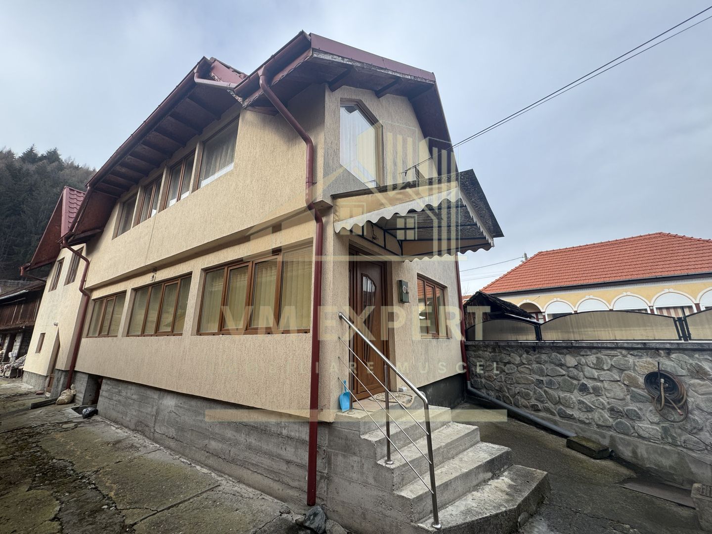 VILA 5 CAMERE, TEREN 600 MP, RUCAR - Poză 1