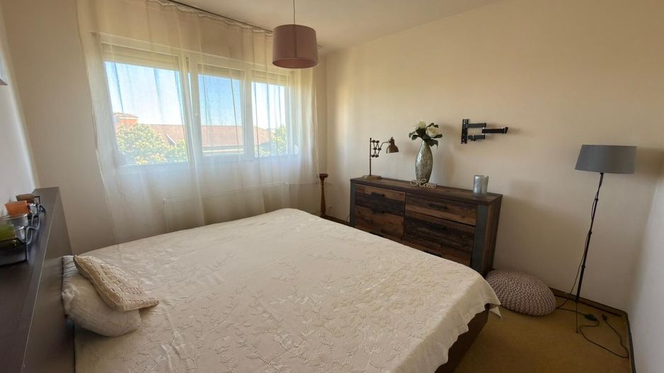 Ap 3 camere, decomandat,etaj 5 – zona Piața Rogerius.Pret 108.000 euro - Poză 2