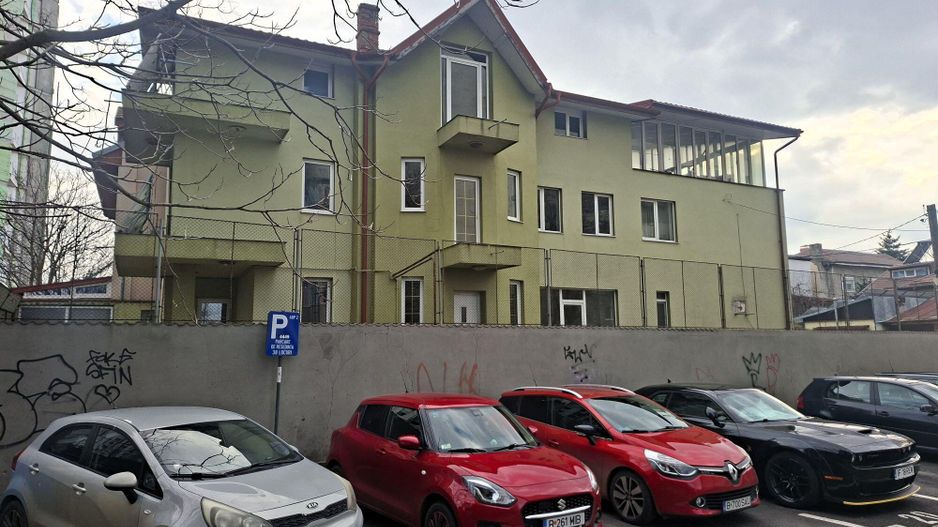 Vila cu 10 camere, destinatie rezidentiala / birouri - Poză 1