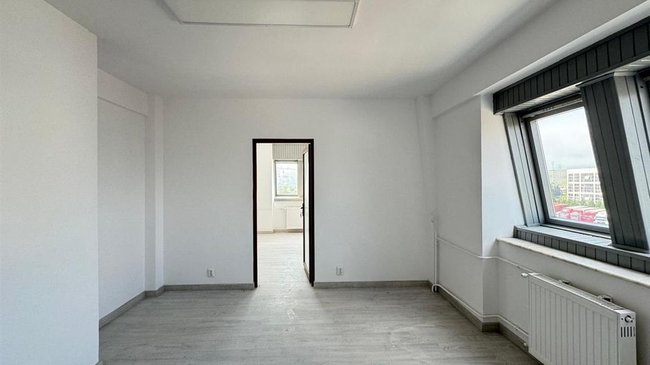 Spatii comerciale moderne de inchiriat, in cladire recent renovata - Poză 11