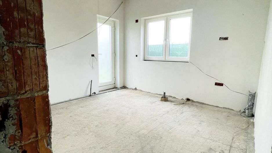Casǎ de vânzare 7 camere P+E Sânmartin - Poză 5