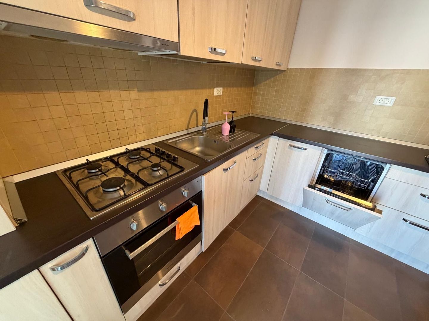 Apartament 3 camere linga Mega Image Dumbravita - Poză 8