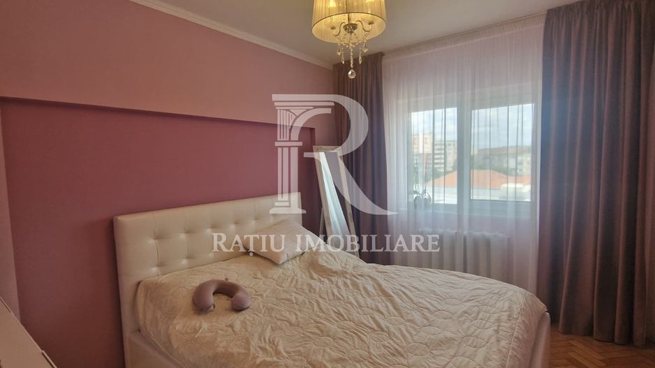 Apartament cu 3 camere | Zona Biserica Emanuel | Oradea - Poză 1