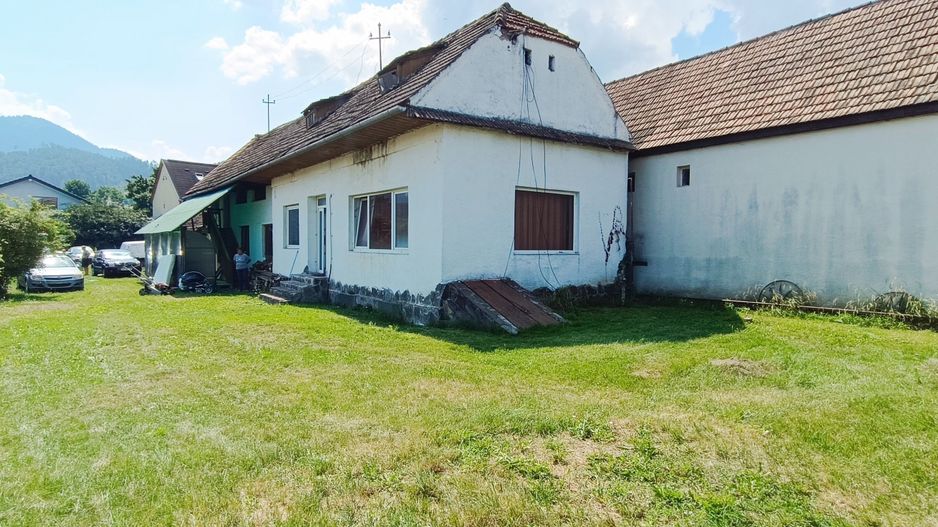 Casa si teren de 916mp in Sacele,cu front la B-dul Brasovului - Poză 1