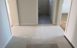 Apartament cu 3 camere  in zona centrala a Brasovului - Poză 5