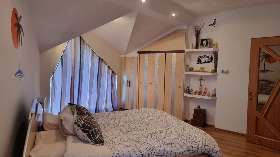 CASA INDIVIDUALA , MODERNA LA POALELE MUNTILOR!! - Poză 12