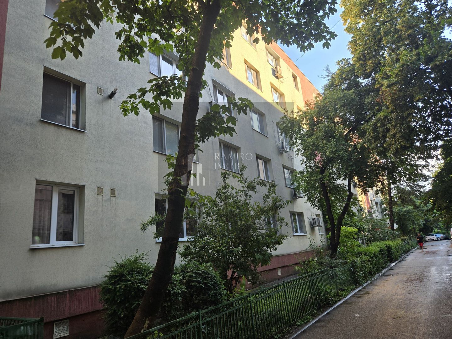 Apartament 3 camere etaj 2, Piata Rahova, bloc anvelopat de 4etaje - Poză 2