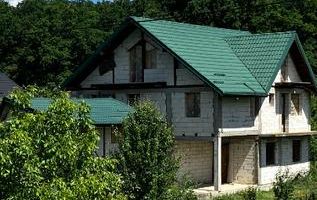 Casă la roșu, Dobrovat, Iași, 167 mp, P+1, garaj cu acces intern și extern - Poză 1