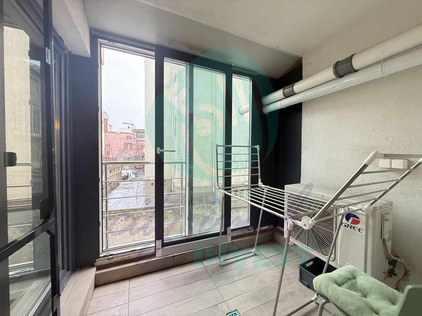 3 camere intr-o cladire cu arhitectura deosebita - Poză 10