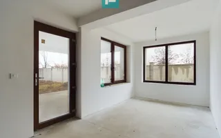 Vilă la sol cu open space și 3 dormitoare la alb - Poză 11