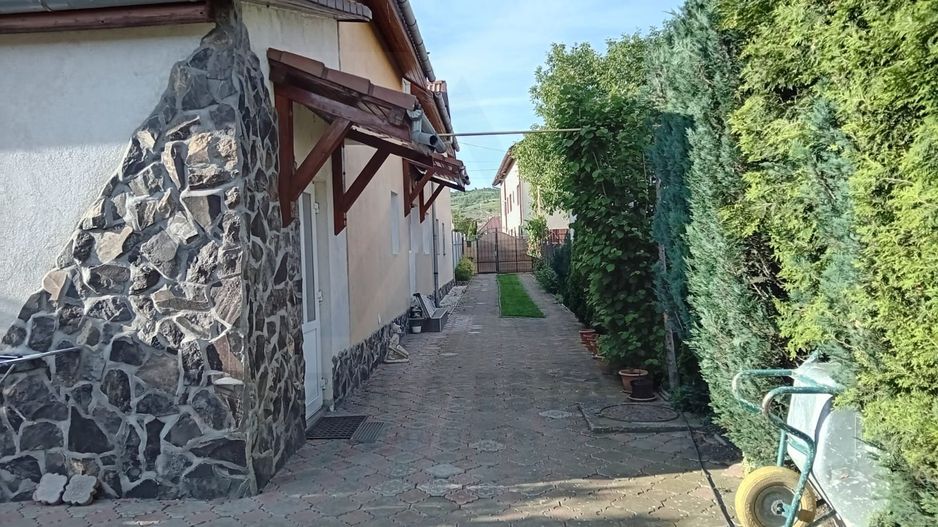 Casa cu etaj 113 mp utili curte libera 350mp garaj cu pod Gusterita - Poză 5