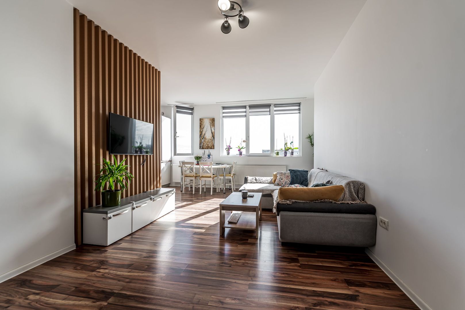 2 camere în blocul Urbanna: Orientare spre răsărit și confort complet - Poză 2