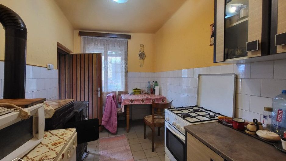 Casa cu doua corpuri de cladire si anexe, teren 1350 mp, Savarsin - Poză 10