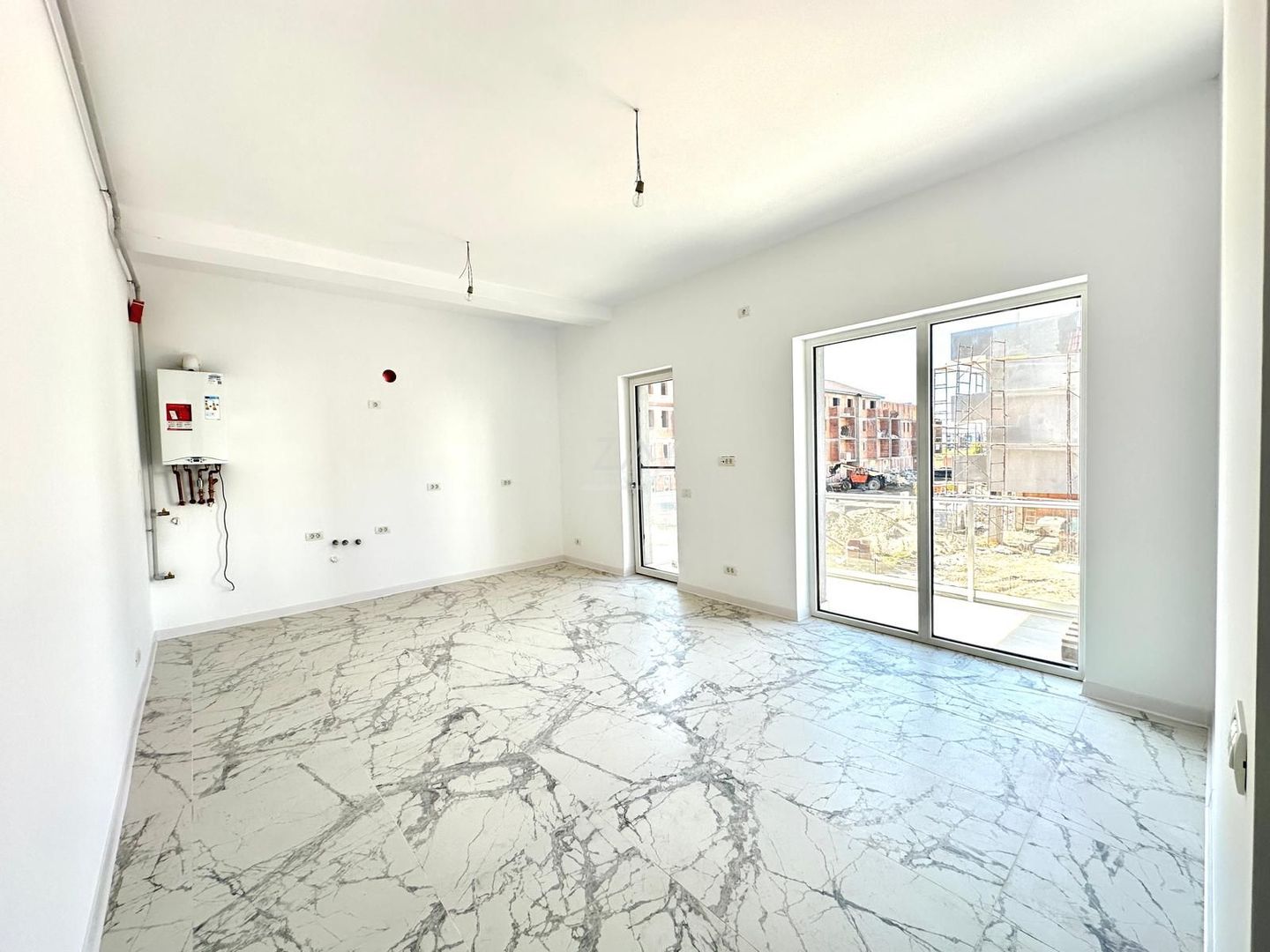 Bloc nou cu finisaje deosebite. Etaj intermediar. Loc de parcare. - Poză 1