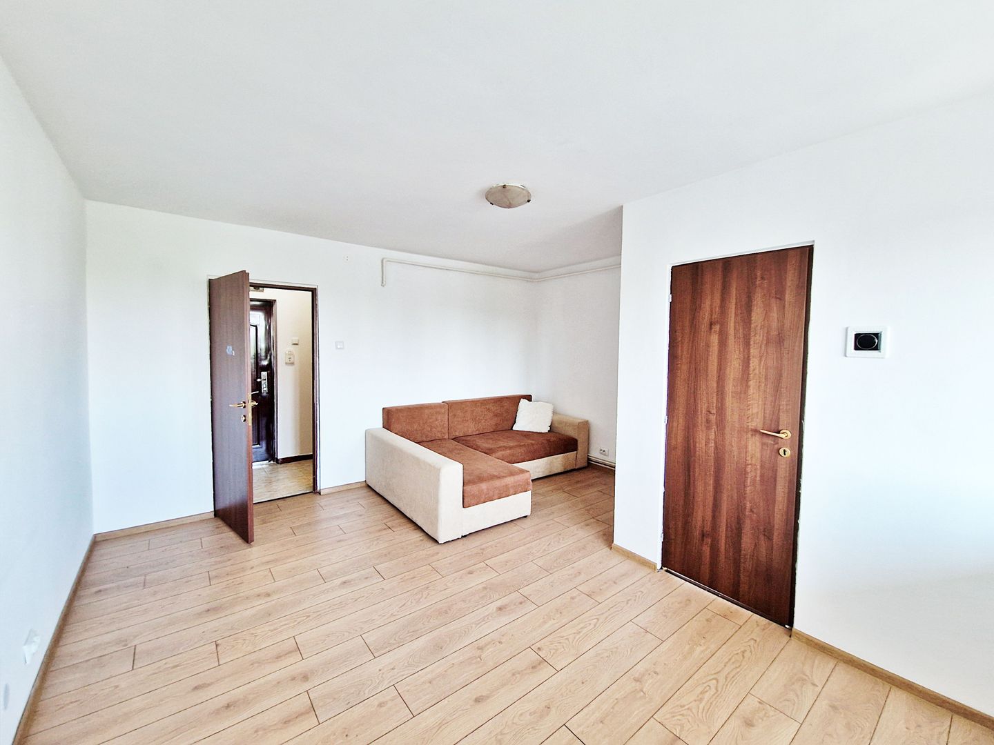 AZURA Imobiliare - Garsoniera Nemobilata Pitesti Craiovei Central - Poză 13