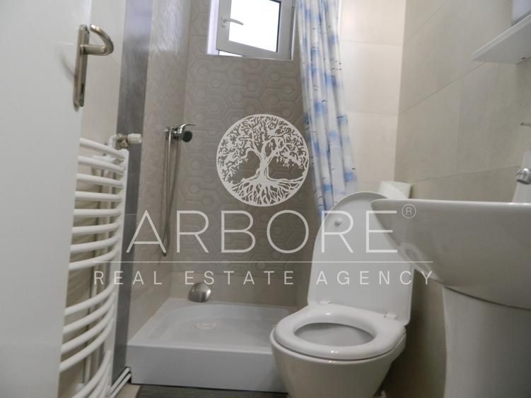 Apartament lux, zona Piata Victoriei, 4 camere , 2 bai, centrala termica  terasa - Poză 9