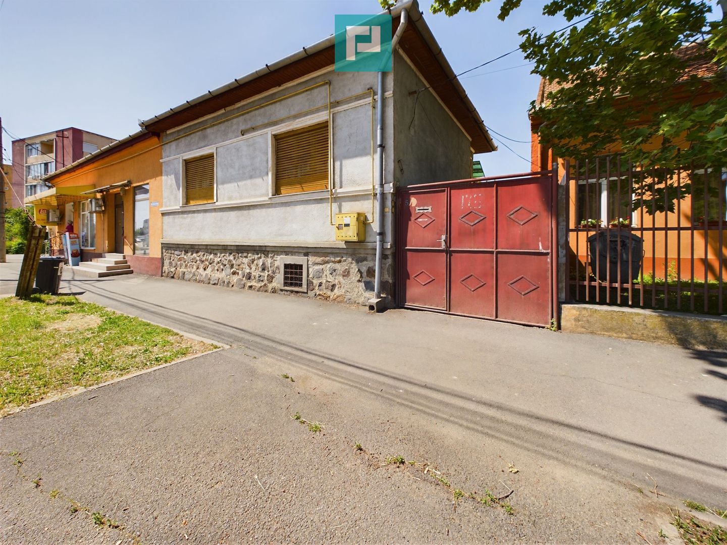 Casă pe strada Petru Rareș - Poză 2