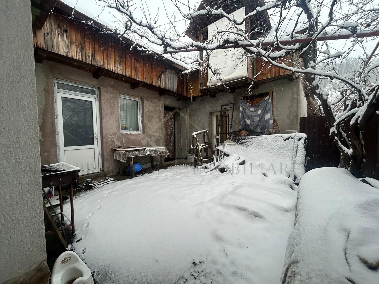 Casă batraneasca+ teren 999 mp intravilan în Oituz - Poză 19