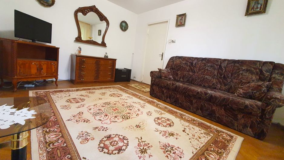 Apartament luminos cu vedere spre biserică, într-un cartier verde și liniștit. - Poză 11