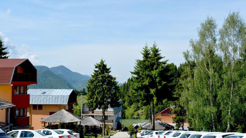 Domeniu turistic, zona pitoreasca, priveliste, aer curat, Fundata, Brasov - Poză 5