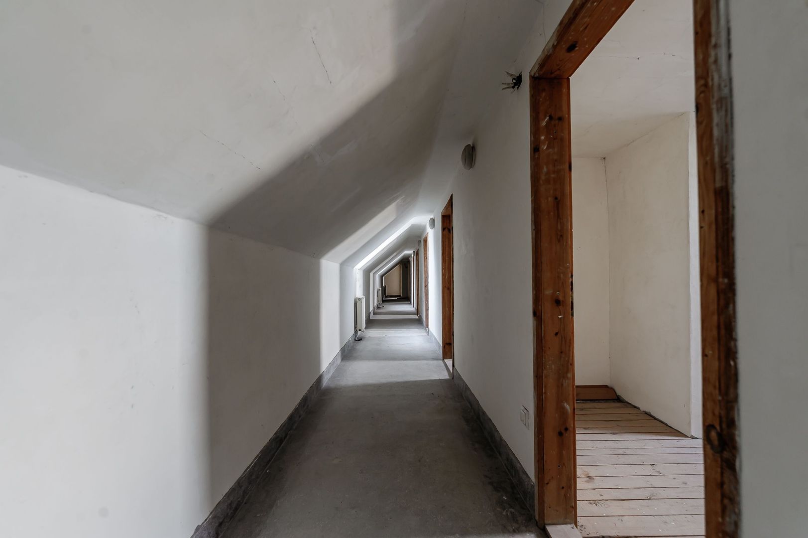 Clădire potrivită pentru proiecte educaționale sau de îngrijire - Poză 6