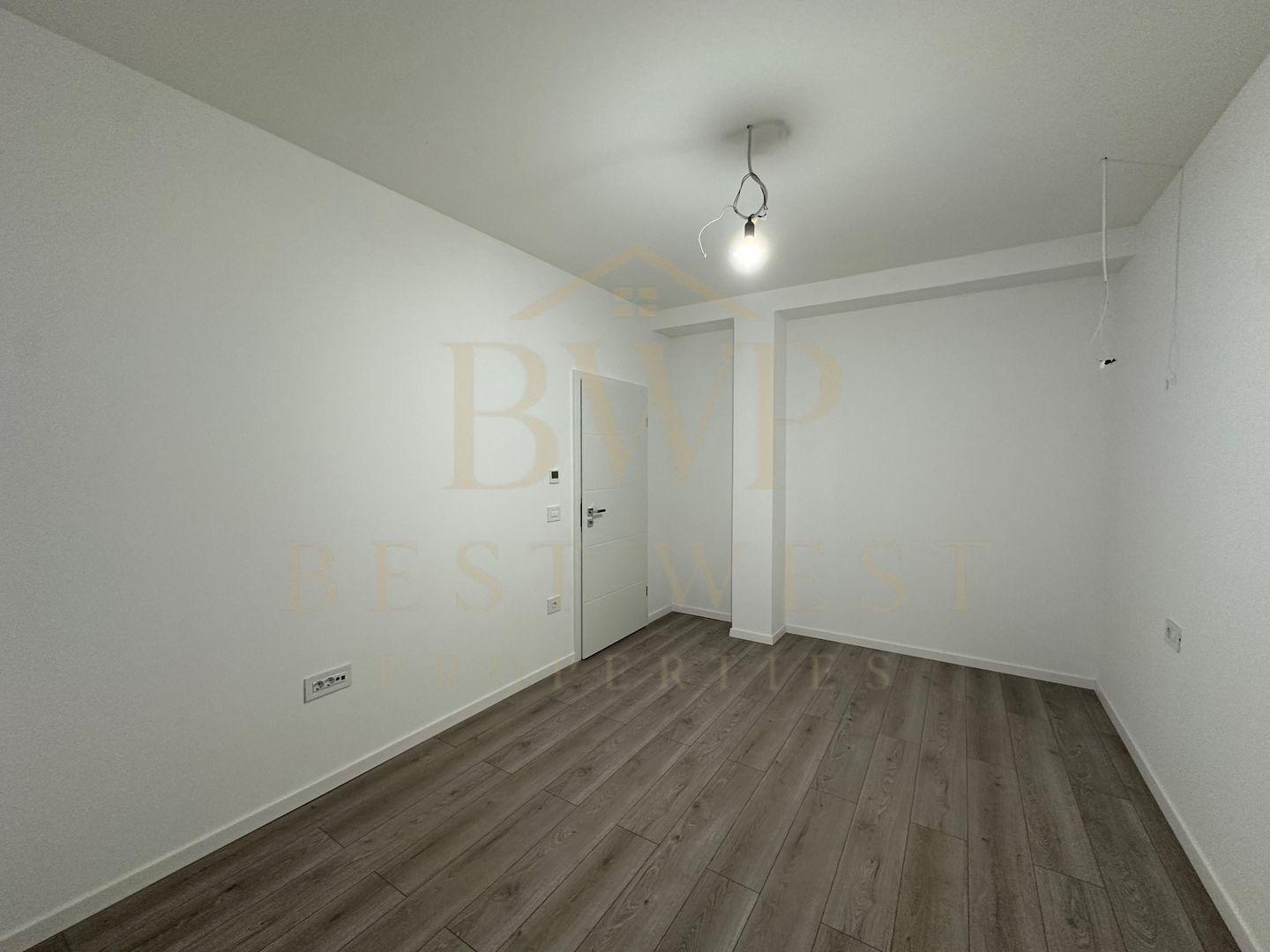 Duplex 1/2, 4 camere, 3 băi, la strada principală Mosnita Veche - Poză 11