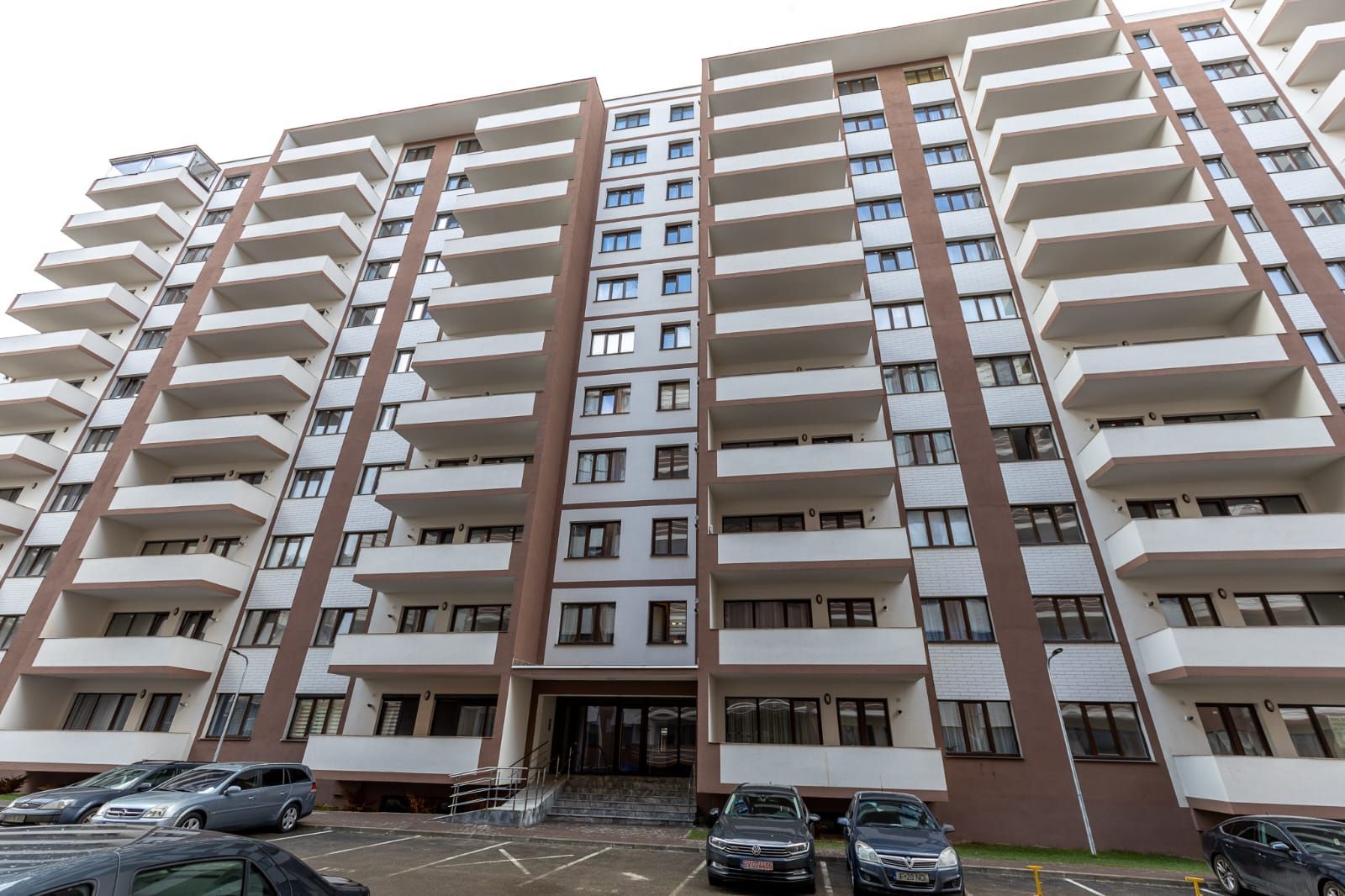 Coresi-Isaran apartament foarte spatios, 2 bai - Poză 13