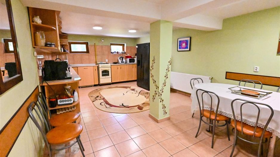Vila cu 1.500 mp teren, gradina amenajata, linistita zonare,  Halchiu, Brasov - Poză 3